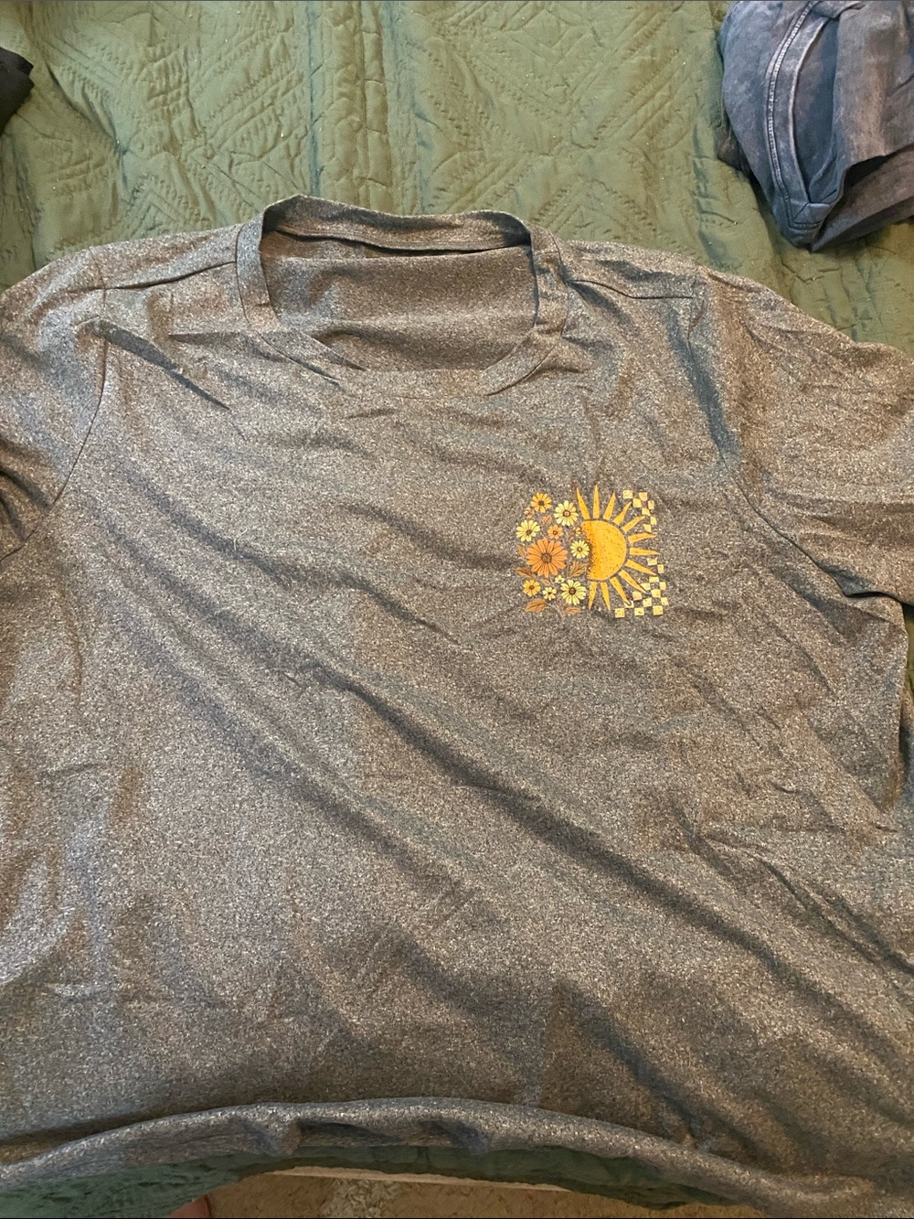 SHEIN Gray Short Sleeve Tee with Yellow Sunflower Chest Print